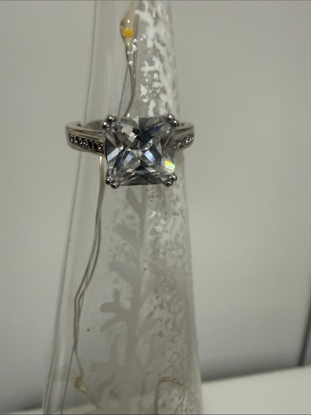 White Square-Cut Cocktail Ring - Unbranded Size 5.1/2